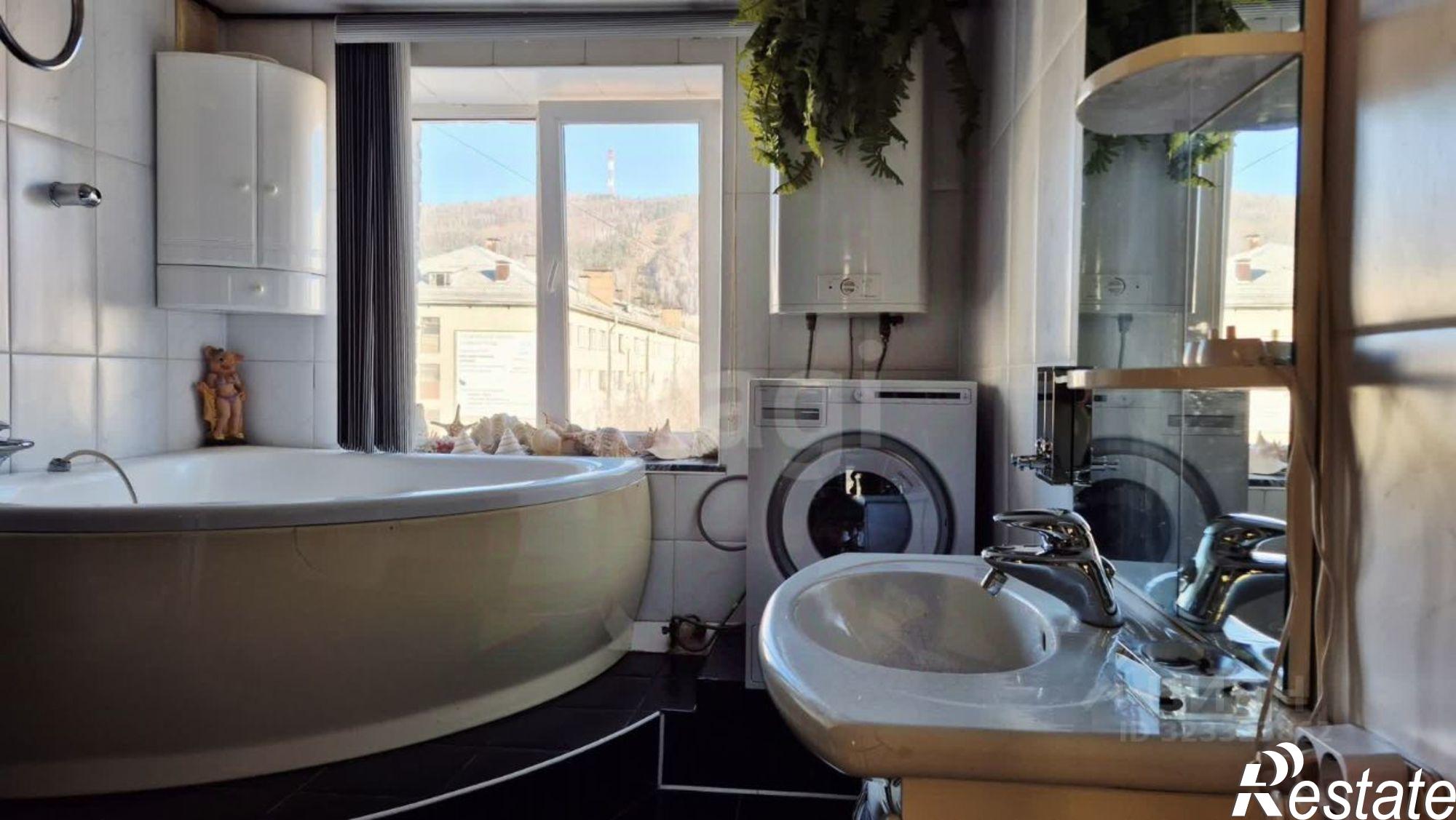 Купить квартиру за 9 000 000 рублей на улица 8 Марта, 197