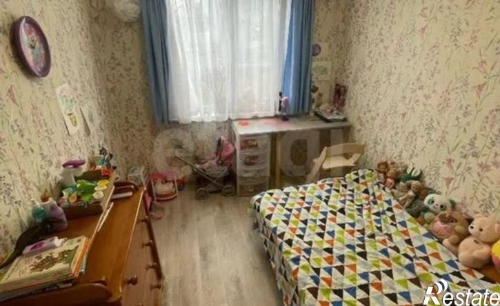 4-комн квартира улица Попова, 3,  д. 3